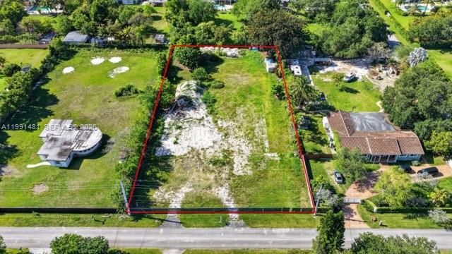 待售: $2,599,000 (1.15 acres)