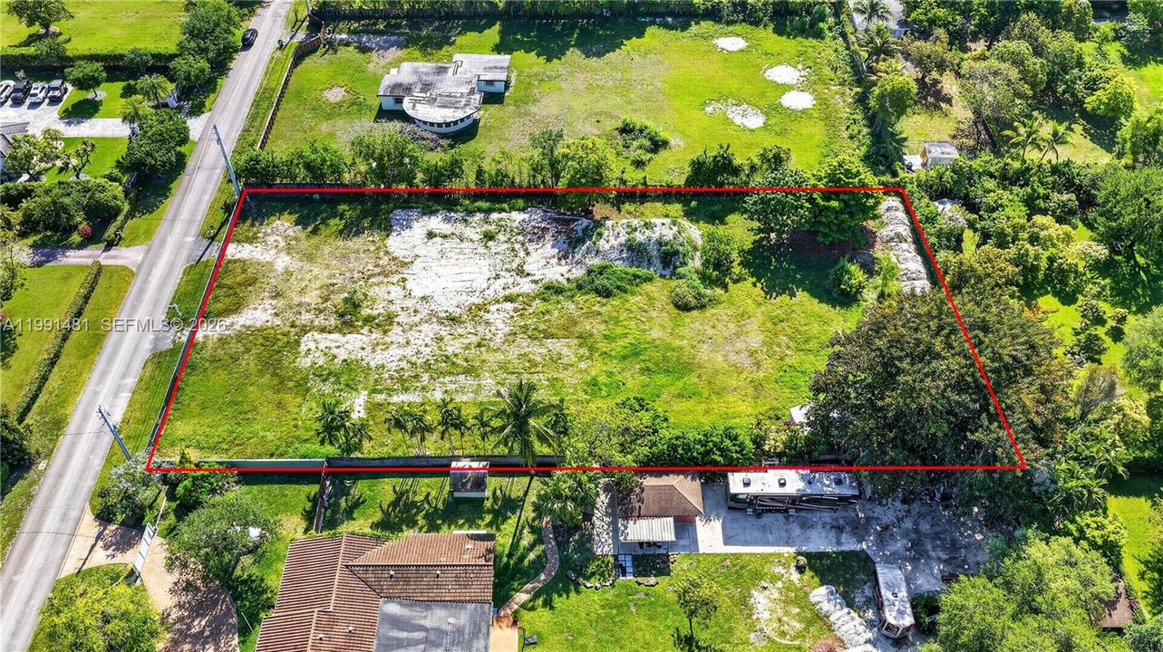 待售: $2,599,000 (1.15 acres)