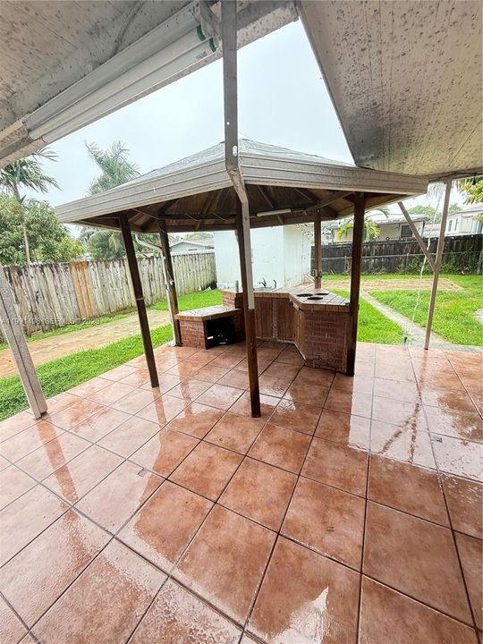 Active With Contract: $3,500 (3 beds, 2 baths, 1568 Square Feet)