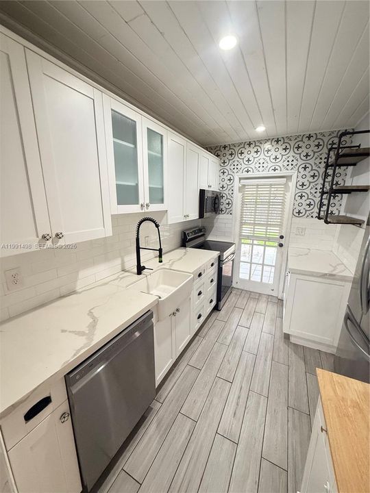 Active With Contract: $3,500 (3 beds, 2 baths, 1568 Square Feet)
