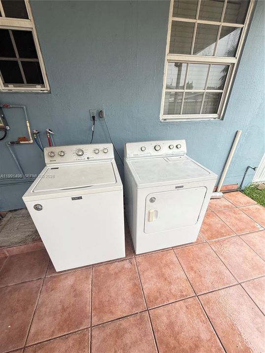 Active With Contract: $3,500 (3 beds, 2 baths, 1568 Square Feet)