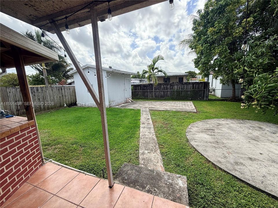 Active With Contract: $3,500 (3 beds, 2 baths, 1568 Square Feet)