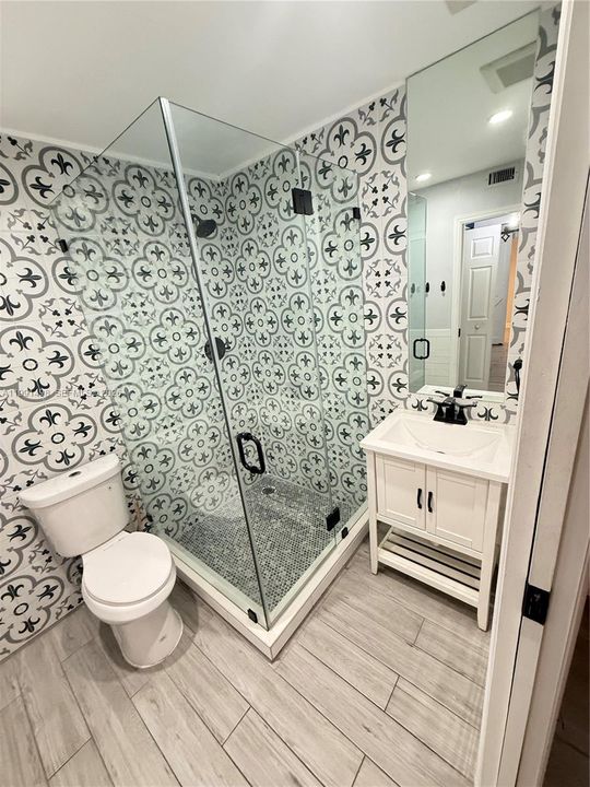 Active With Contract: $3,500 (3 beds, 2 baths, 1568 Square Feet)