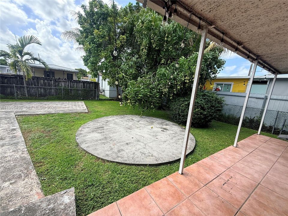 Active With Contract: $3,500 (3 beds, 2 baths, 1568 Square Feet)