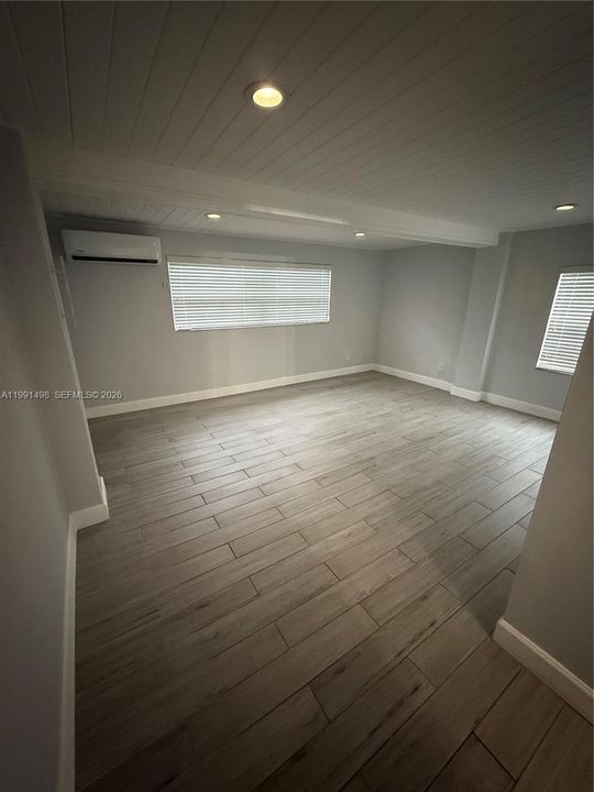 Active With Contract: $3,500 (3 beds, 2 baths, 1568 Square Feet)