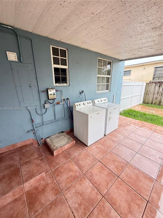 Active With Contract: $3,500 (3 beds, 2 baths, 1568 Square Feet)