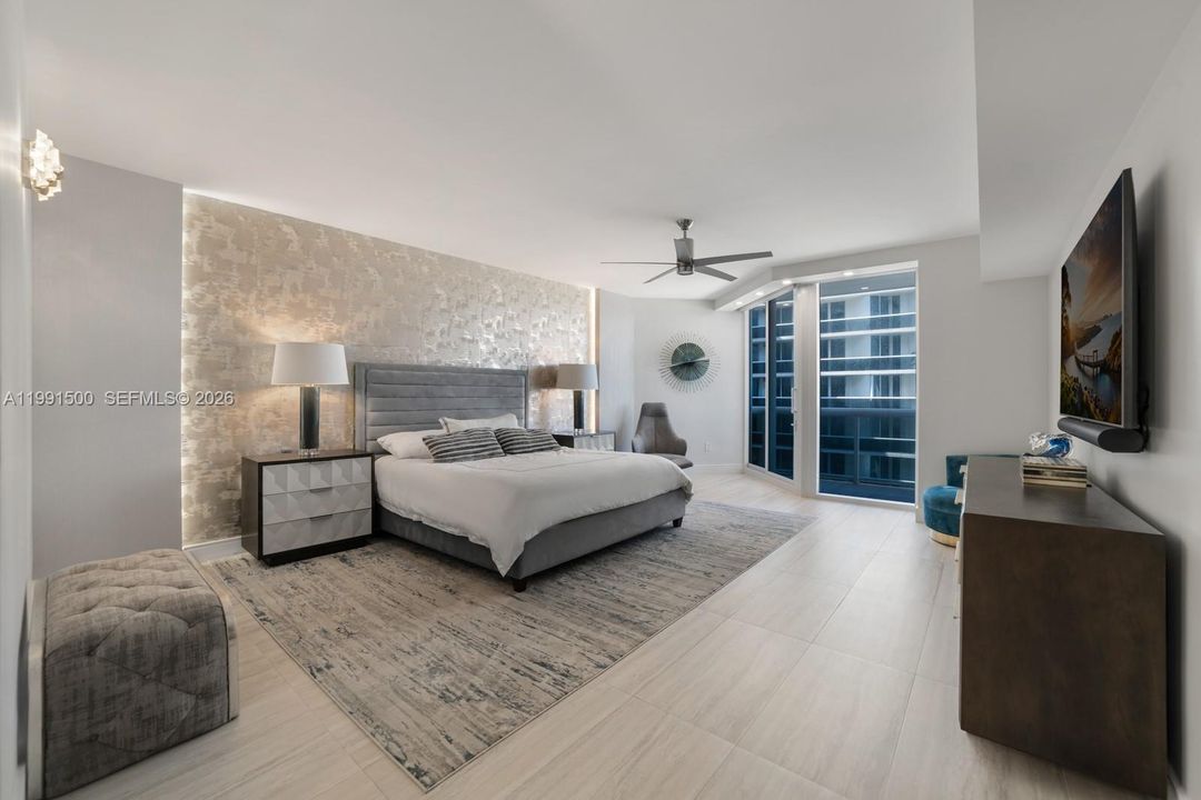 En Venta: $4,500,000 (3 camas, 3 baños, 2750 Pies cuadrados)