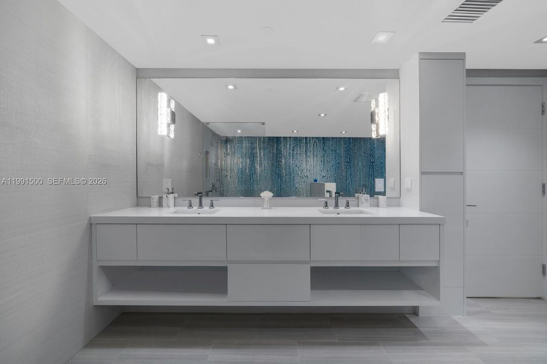 En Venta: $4,500,000 (3 camas, 3 baños, 2750 Pies cuadrados)