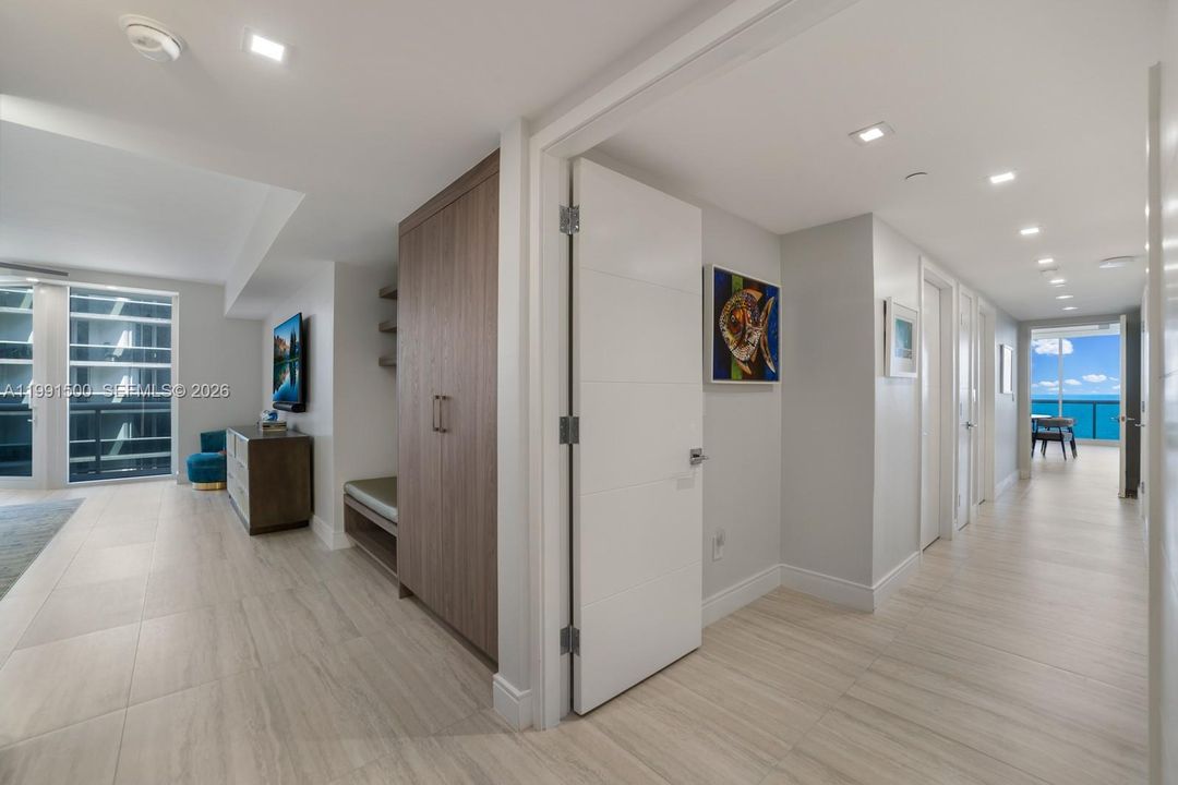 En Venta: $4,500,000 (3 camas, 3 baños, 2750 Pies cuadrados)