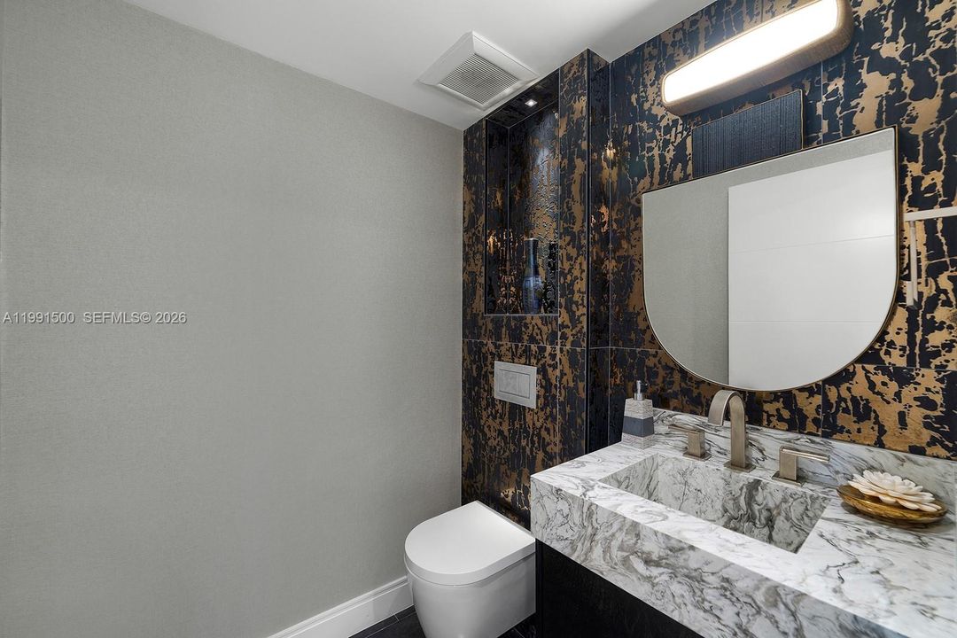 En Venta: $4,500,000 (3 camas, 3 baños, 2750 Pies cuadrados)