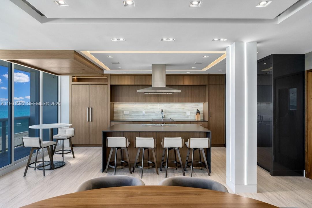 En Venta: $4,500,000 (3 camas, 3 baños, 2750 Pies cuadrados)