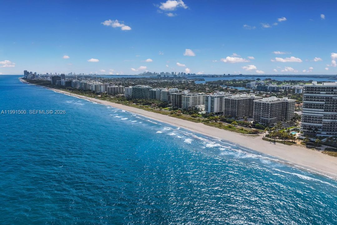 En Venta: $4,500,000 (3 camas, 3 baños, 2750 Pies cuadrados)