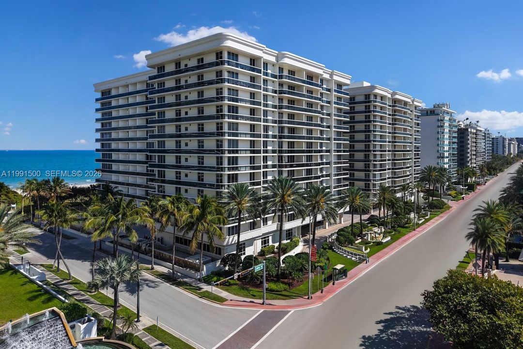 En Venta: $4,500,000 (3 camas, 3 baños, 2750 Pies cuadrados)