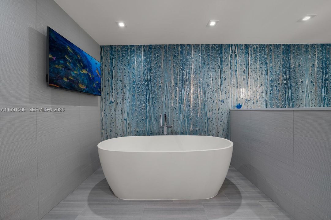 En Venta: $4,500,000 (3 camas, 3 baños, 2750 Pies cuadrados)