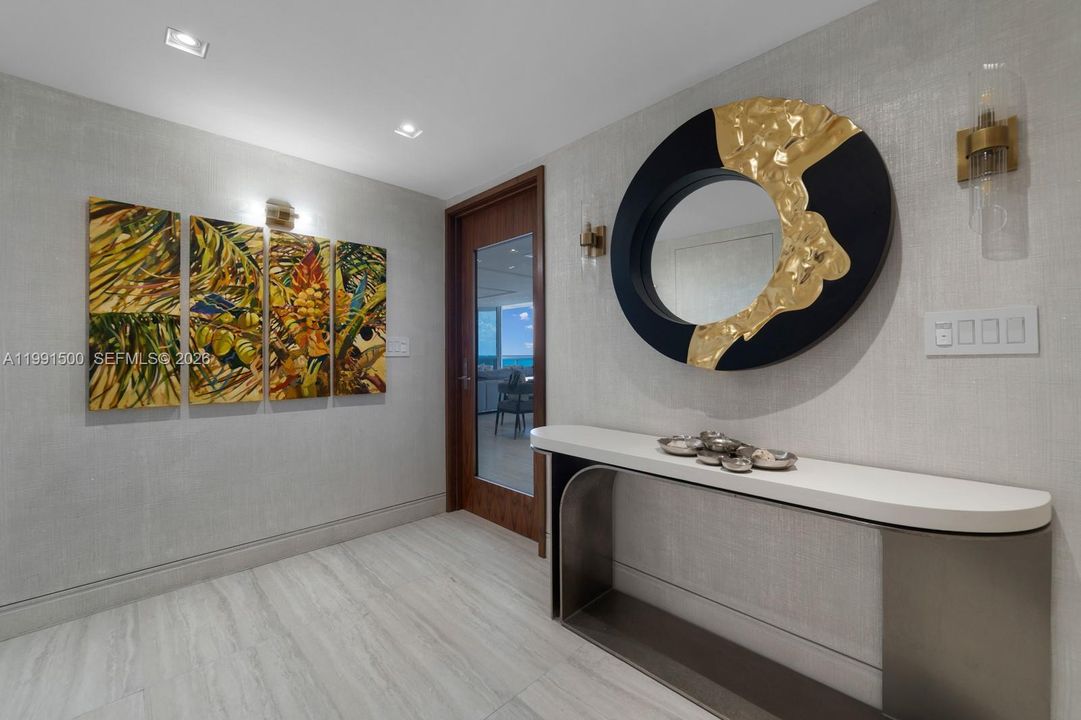 En Venta: $4,500,000 (3 camas, 3 baños, 2750 Pies cuadrados)