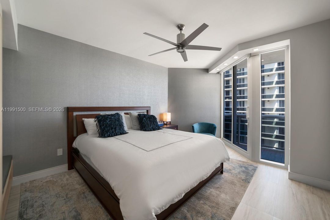 En Venta: $4,500,000 (3 camas, 3 baños, 2750 Pies cuadrados)