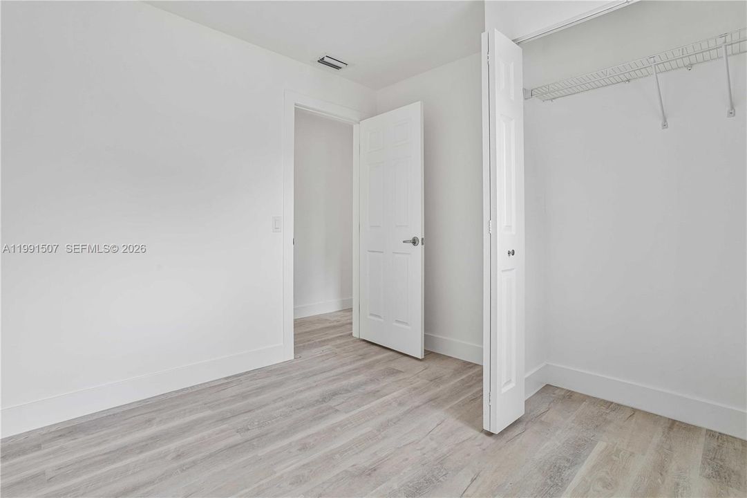На продажу: $665,000 (4 спален, 2 ванн, 2003 Квадратных фут)