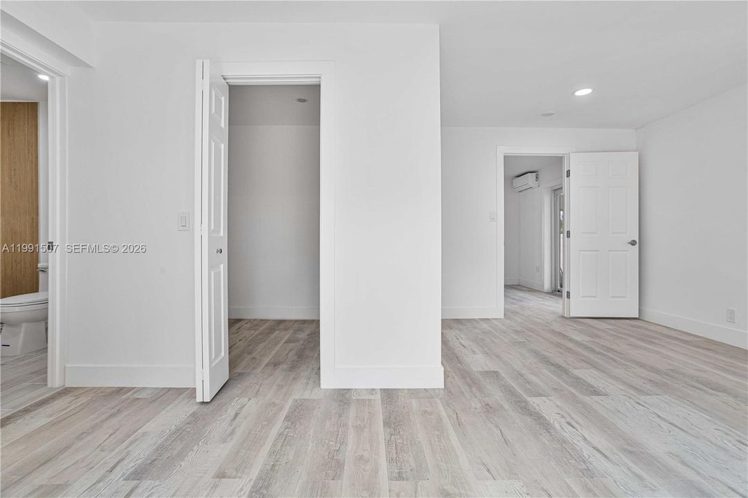 На продажу: $665,000 (4 спален, 2 ванн, 2003 Квадратных фут)