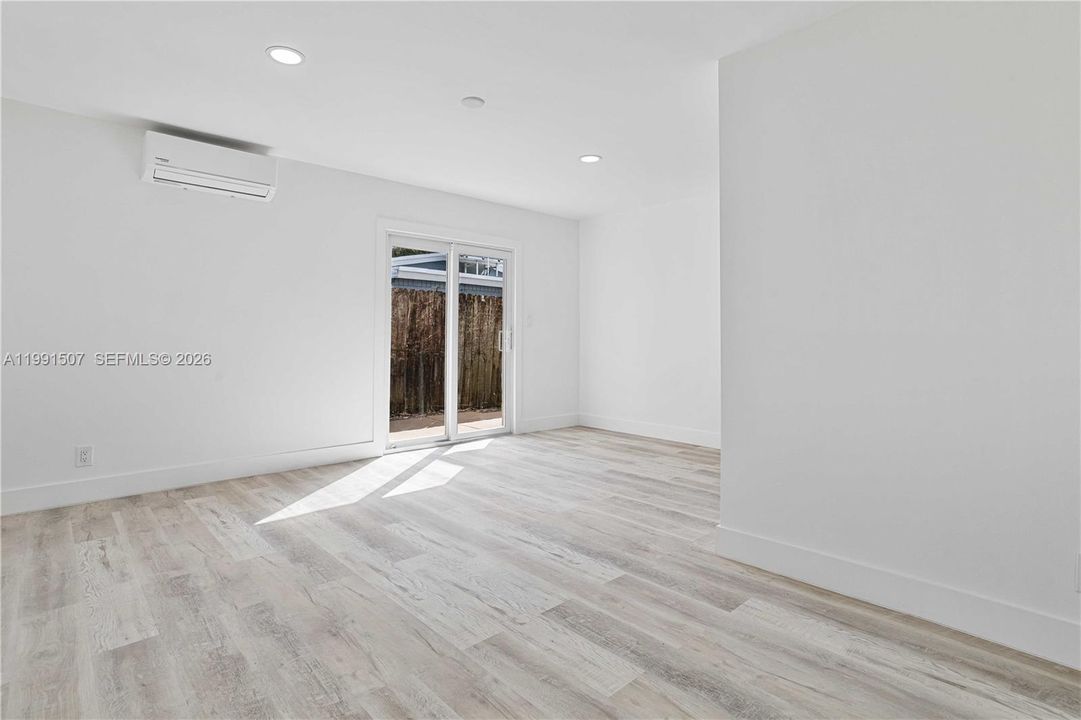 На продажу: $665,000 (4 спален, 2 ванн, 2003 Квадратных фут)