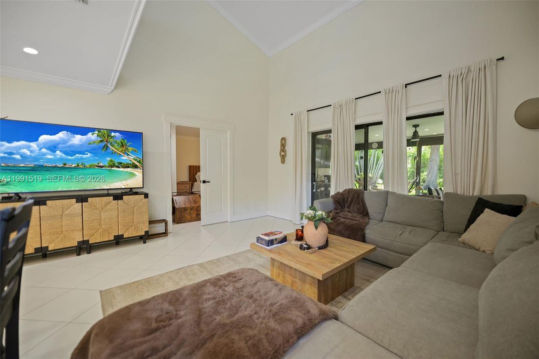 For Sale: $485,000 (3 beds, 2 baths, 1989 Square Feet)