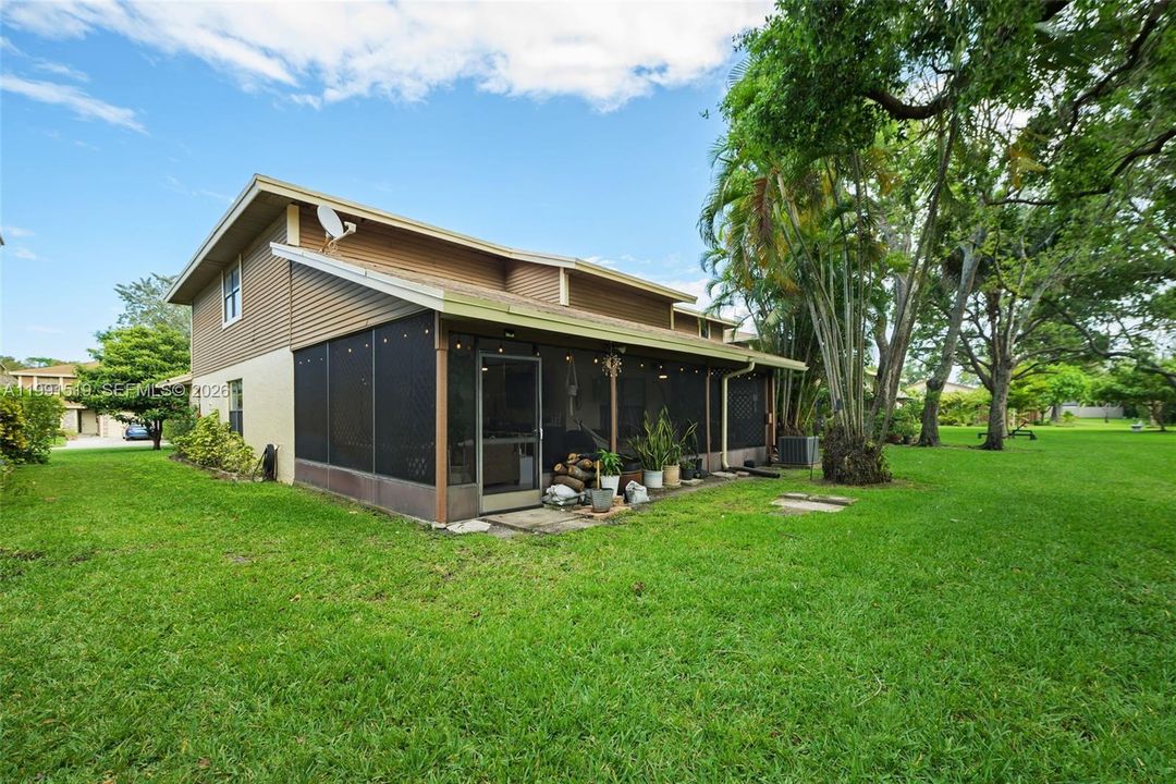 For Sale: $485,000 (3 beds, 2 baths, 1989 Square Feet)