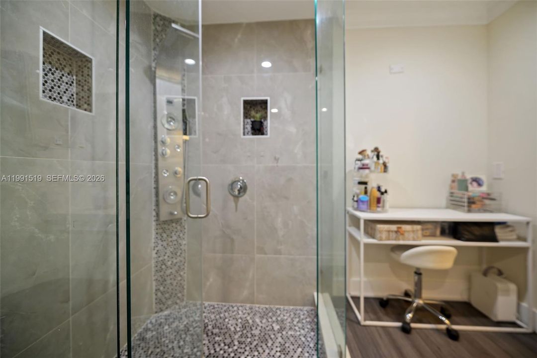For Sale: $485,000 (3 beds, 2 baths, 1989 Square Feet)