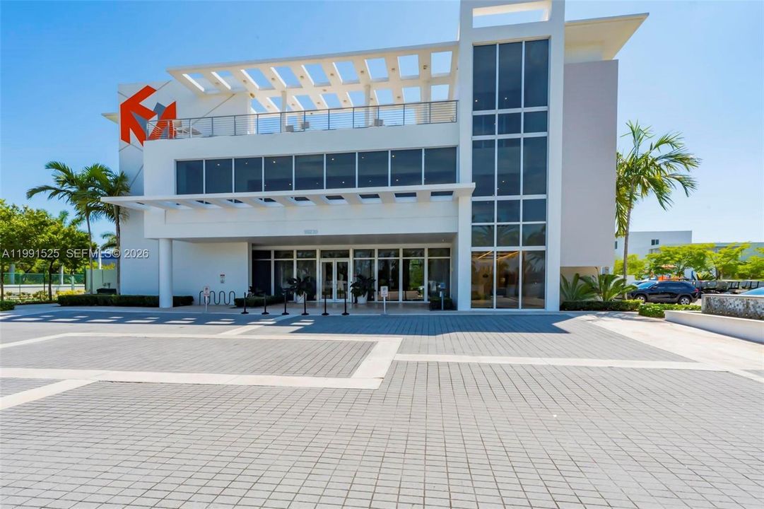Под контрактом: $710,000 (4 спален, 3 ванн, 1826 Квадратных фут)