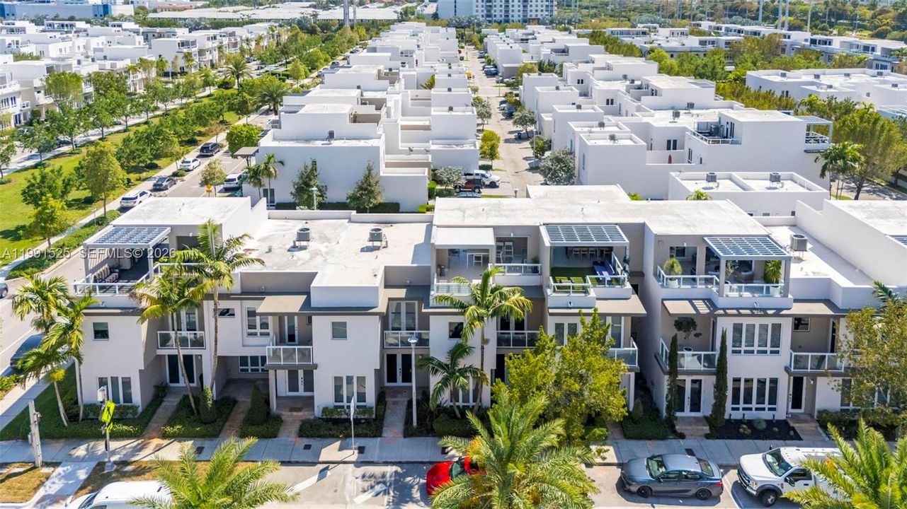 Под контрактом: $710,000 (4 спален, 3 ванн, 1826 Квадратных фут)