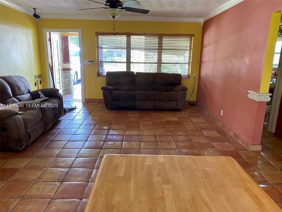 En Venta: $620,000 (3 camas, 2 baños, 1238 Pies cuadrados)