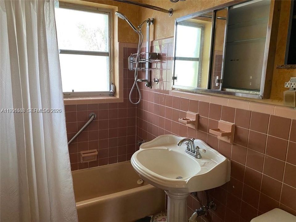 En Venta: $620,000 (3 camas, 2 baños, 1238 Pies cuadrados)
