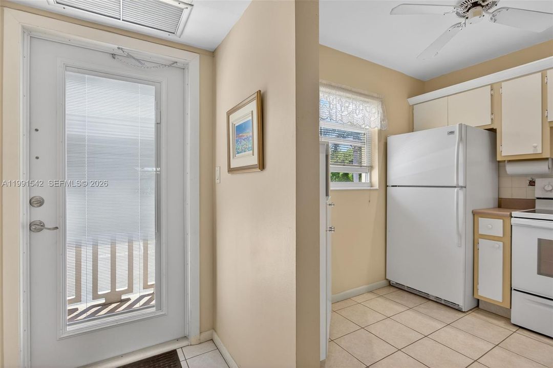 For Sale: $99,000 (1 beds, 1 baths, 700 Square Feet)