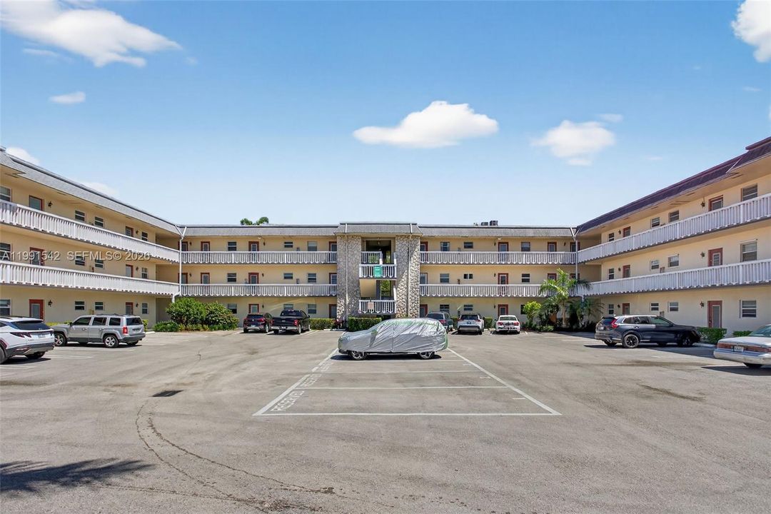 For Sale: $99,000 (1 beds, 1 baths, 700 Square Feet)