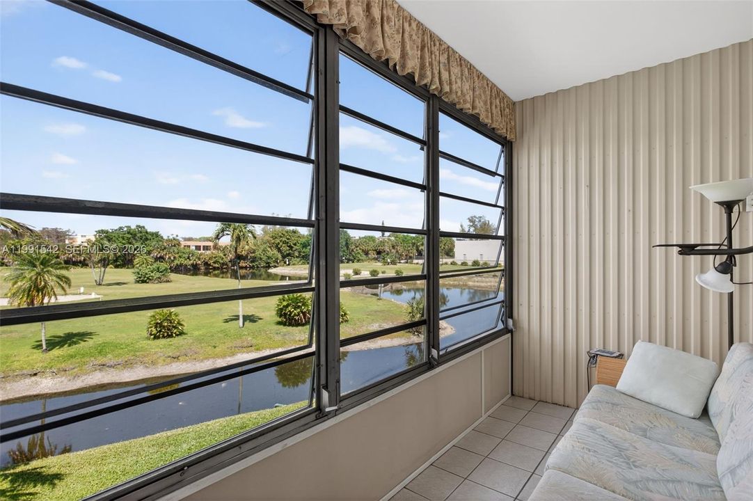 For Sale: $99,000 (1 beds, 1 baths, 700 Square Feet)
