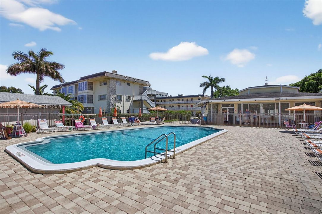 For Sale: $99,000 (1 beds, 1 baths, 700 Square Feet)