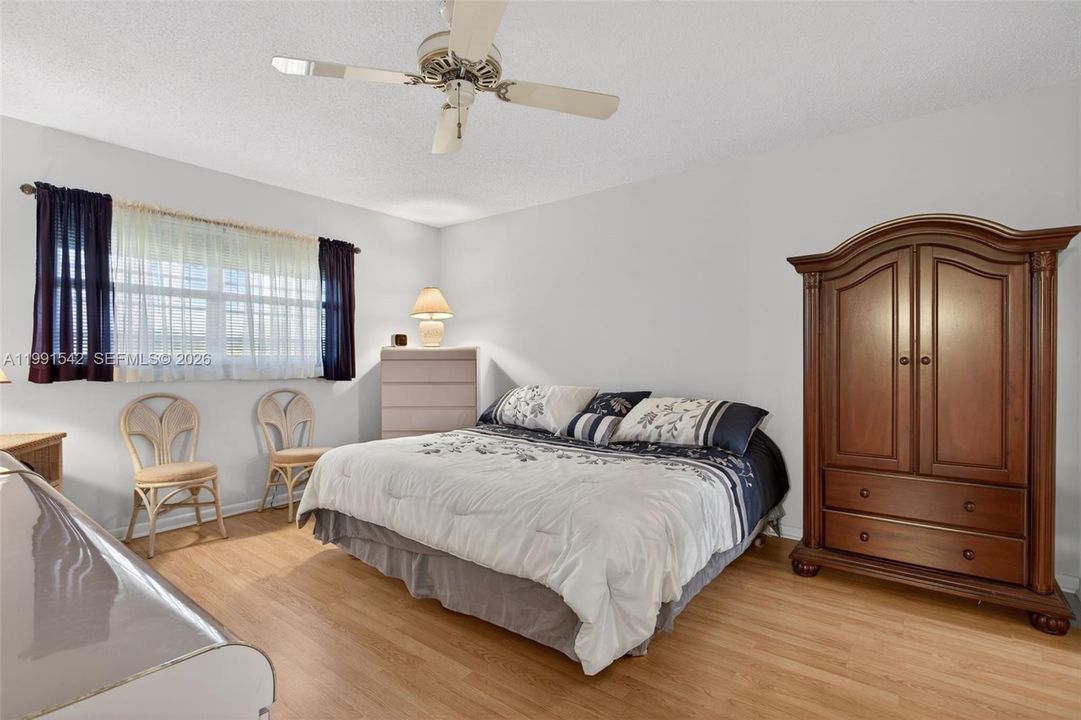 For Sale: $99,000 (1 beds, 1 baths, 700 Square Feet)