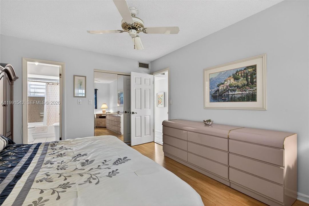 For Sale: $99,000 (1 beds, 1 baths, 700 Square Feet)