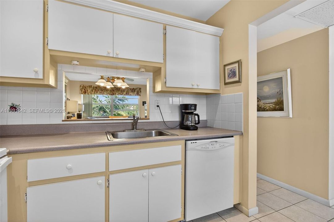 For Sale: $99,000 (1 beds, 1 baths, 700 Square Feet)