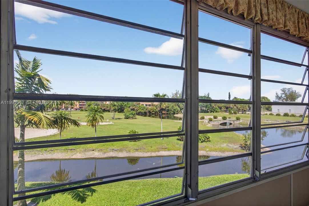 For Sale: $99,000 (1 beds, 1 baths, 700 Square Feet)