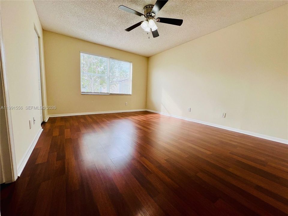 В аренду: $3,400 (3 спален, 2 ванн, 1634 Квадратных фут)