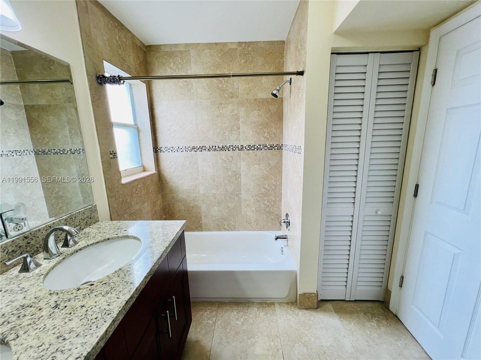 В аренду: $3,400 (3 спален, 2 ванн, 1634 Квадратных фут)
