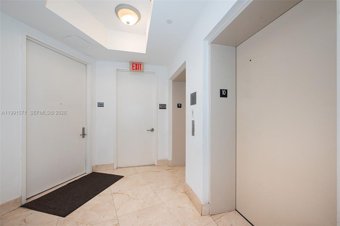 En Venta: $1,025,000 (2 camas, 2 baños, 1435 Pies cuadrados)