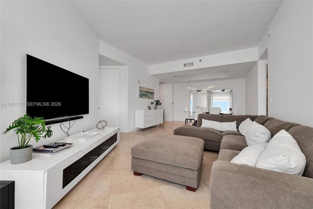 En Venta: $1,025,000 (2 camas, 2 baños, 1435 Pies cuadrados)