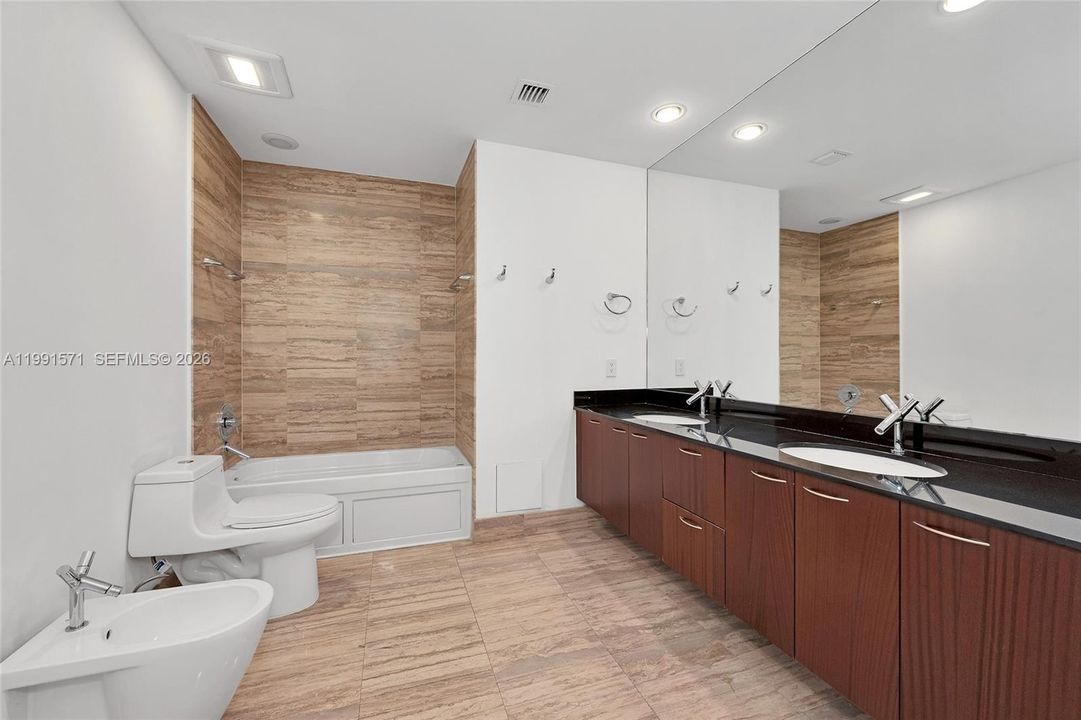 En Venta: $1,025,000 (2 camas, 2 baños, 1435 Pies cuadrados)