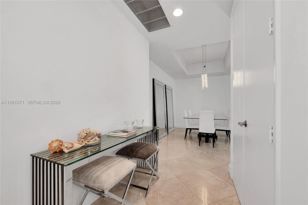 En Venta: $1,025,000 (2 camas, 2 baños, 1435 Pies cuadrados)
