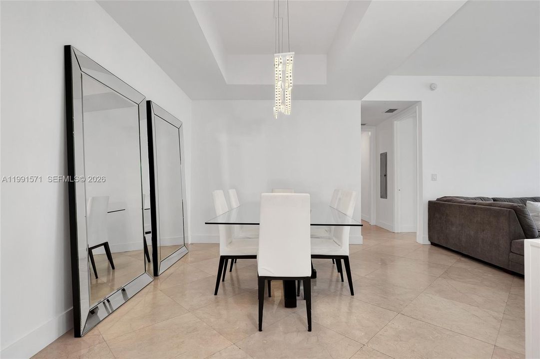 En Venta: $1,025,000 (2 camas, 2 baños, 1435 Pies cuadrados)