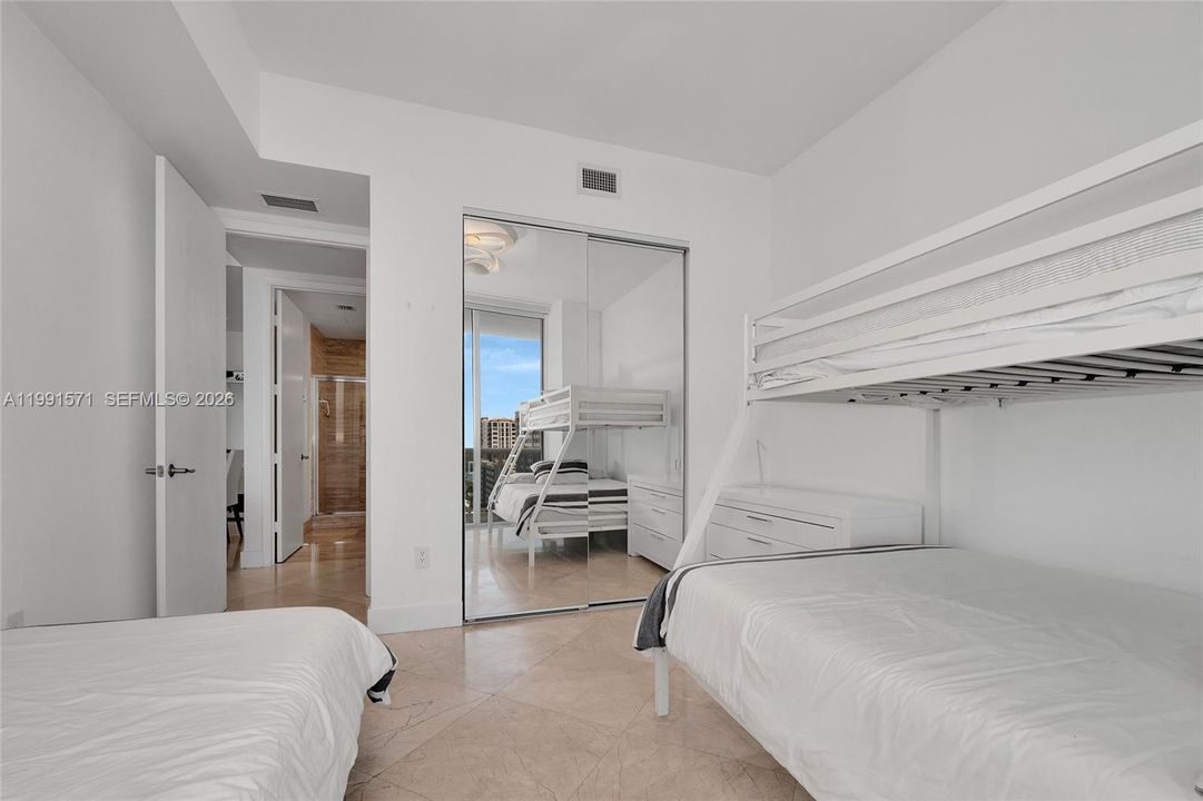 En Venta: $1,025,000 (2 camas, 2 baños, 1435 Pies cuadrados)