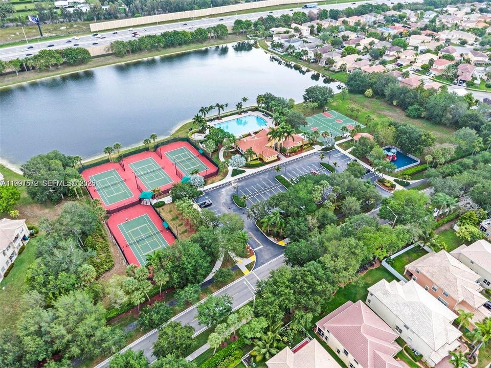 На продажу: $389,000 (3 спален, 2 ванн, 1210 Квадратных фут)