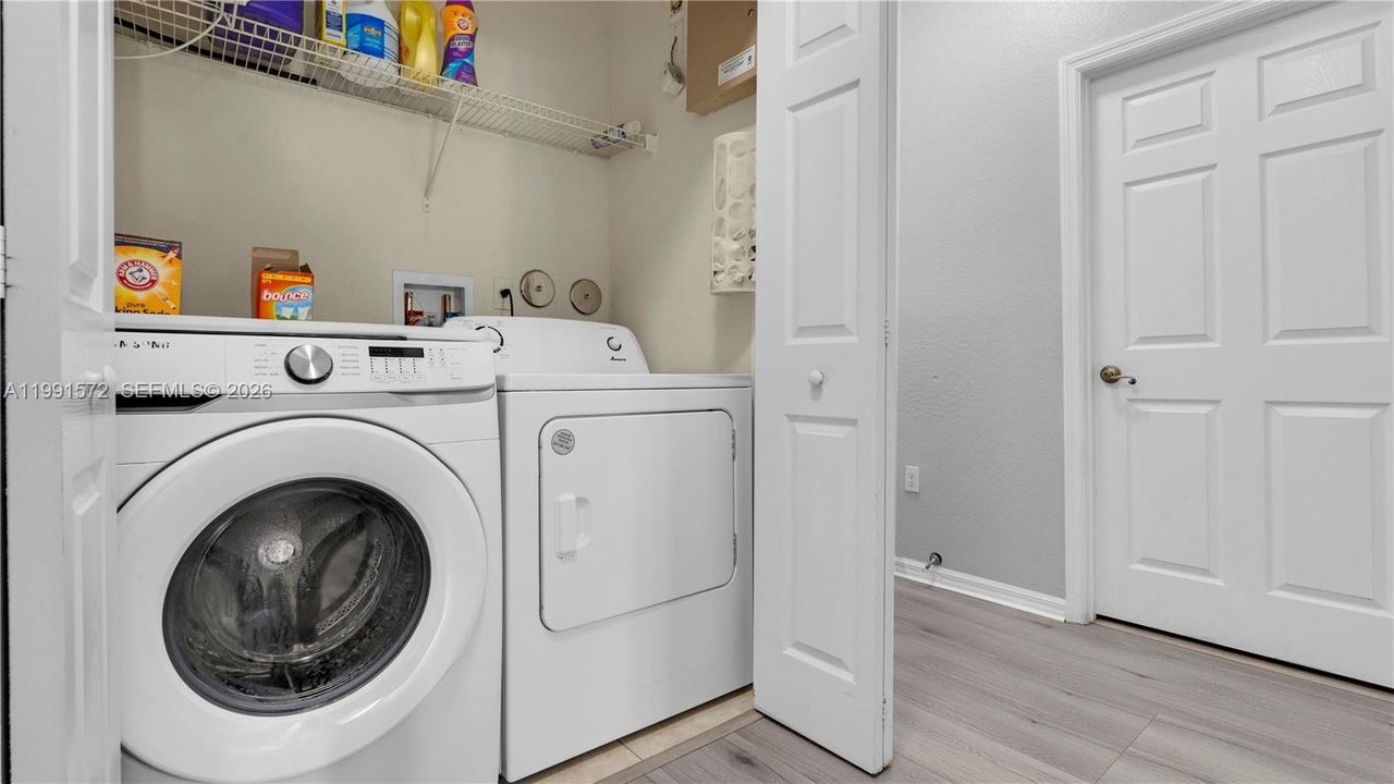 На продажу: $389,000 (3 спален, 2 ванн, 1210 Квадратных фут)