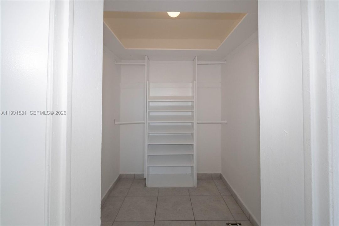 На продажу: $340,000 (2 спален, 1 ванн, 840 Квадратных фут)