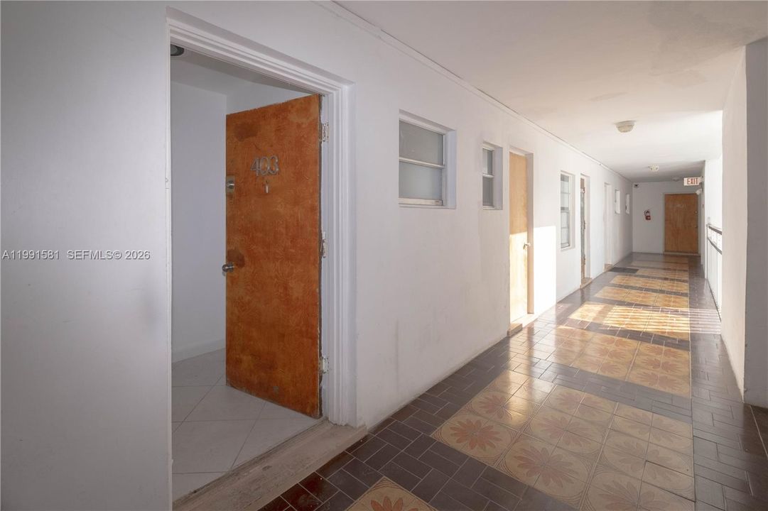 На продажу: $340,000 (2 спален, 1 ванн, 840 Квадратных фут)